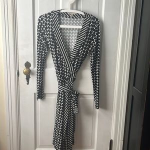Banana Republic XS black and cream geometric design wrap dress.